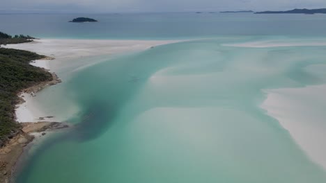 Whitsunday-Island---White-SIlica-Sand-And-Shallow-Turquoise-Water-At-Whitehaven-Beach-in-QLD,-Australia