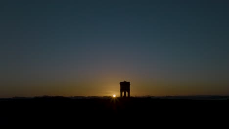 Chesterton-Windmill,-Sunrise,-People,-Silhouette,-Warwickshire-Aerial-Frosty-Landscape