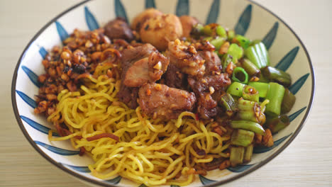 dried-egg-noodle-with-pork-and-meatball---Thai-noodles-style