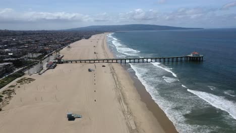 Empty-Beach-And-Pier-At-Manhattan-Beach-City-In-Summer-In-California,-United-States