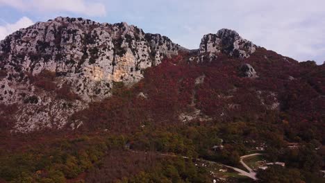 Luftkreisansicht-Des-Roten-Italienischen-Apennin