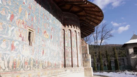 Historic-Painted-Church-At-The-Voronet-Monastery-In-Northern-Moldavia,-Romania