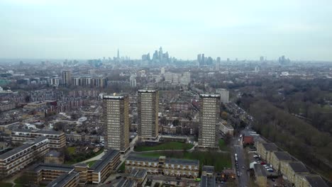 Amplio-Panorama-Aéreo-De-Apartamentos-Y-Rascacielos-De-Gran-Altura-De-Londres