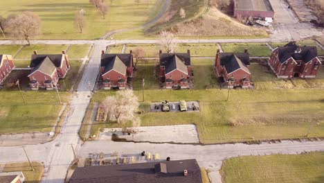 Ariel-view-of-a-Row-of-Houses-in-Historic-Fort-Wayne,-Detroit-Michigan