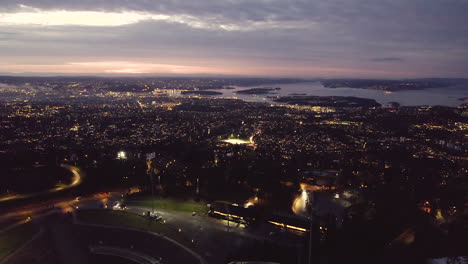 Panoramablick-Auf-Die-Stadt-Mit-Dem-Inneren-Oslofjord-In-Der-Ferne