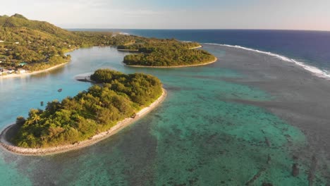 Luftaufnahme-Der-Atemberaubenden-Muri-Lagune-Und-Der-Küstenlinie-In-Rarotonga-Auf-Der-Cookinsel-Im-Südpazifik