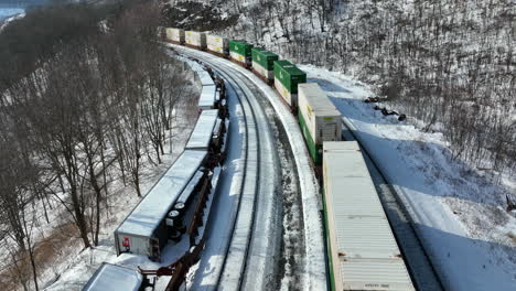 FedEx-trailers-on-spine-cars-derail