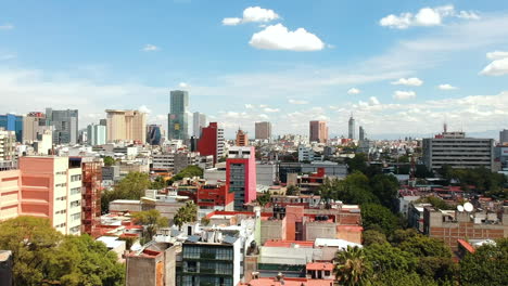 Luftpanoramablick-Auf-Die-Skyline-Der-Innenstadt-Von-Mexiko-Stadt-In-Richtung-Des-Historischen-Zentrums-Von-Colonia-Juarez