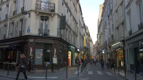 Cinematic-view-of-historic-city-center,-buildings,-streets-of-6eme-arrondissement-in-Paris,-France