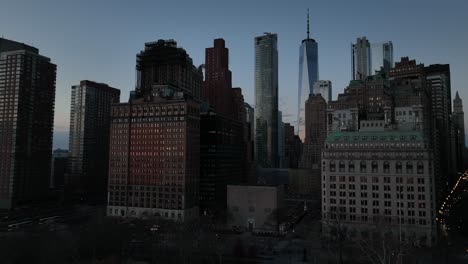 Eine-Luftaufnahme-Von-Unterem-Manhattan,-Ny-An-Einem-Schönen-Abend-Kurz-Vor-Sonnenuntergang