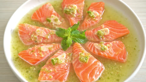 Spicy-Fresh-Salmon-Raw-in-Seafood-Salad-Sauce
