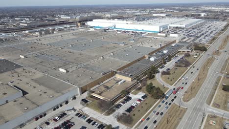 Massive-Fahrzeugbaufabrik-Von-Stellantis,-Montagewerk-In-Sterling-Heights,-Michigan,-Usa