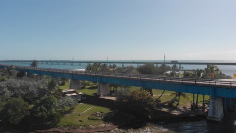 Alte-Siebenmeilenbrücke-Wiedereröffnet-Taubenschlüssel-Die-Schlüssel-Florida-überseeautobahn-Tropisches-Urlaubsziel-Luftdrohne-Enthüllen