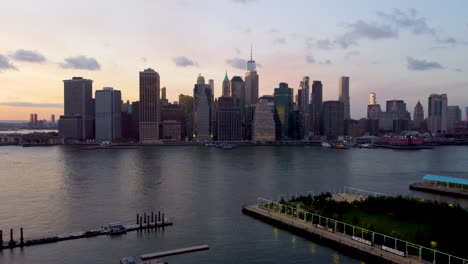 Sonnenuntergang-über-Dem-New-Yorker-Finanzviertel-Von-Brooklyn