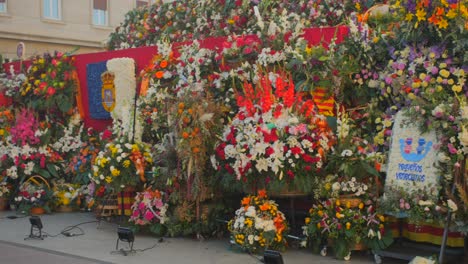 Fiestas-Del-Pilar-Festival-Zur-Feier-Der-Jungfrau-Maria-Auf-Der-Plaza-De-Nuestra-Señora-Del-Pilar,-Zaragoza,-Spanien---Schwenk