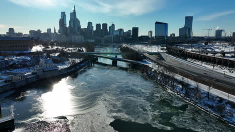Frozen-river-in-American-city-winter