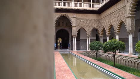Beautiful-inner-courtyard-of-Alcazar-in-Seville,-Spain