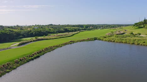 Aerial-backwards-shot-of-Vistas-Golf-CLub-with-natural-lake-during-sunny-day-in-Santo-Domingo