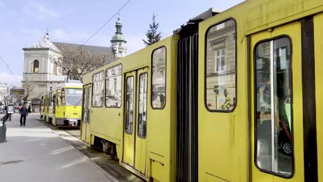 Paradas-De-Tranvía-En-Lviv,-Ucrania