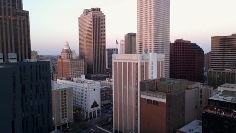 Aerial-view-in-middle-of-skyscrapers,-sunny-evening-in-New-Orleans,-USA---ascending,-drone-shot