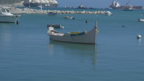 Barco-De-Pesca-Maltés-En-El-Puerto-De-Marsaxlokk