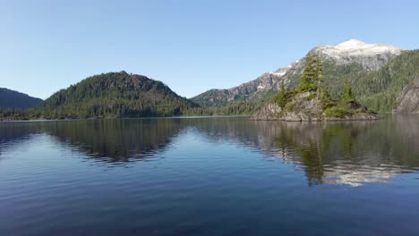 Lake-Mountain-Views-on-Vancouver-Island,-Bedwell-Lake