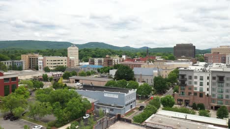 Huntsville,-Alabama-skyline-with-drone-video-moving-up