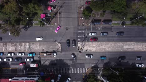 Top-down-view-of-traffic-in-Mexico-City