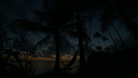 Puerto-Rico-Sonnenaufgang-Mit-Hängematte-Und-Palmen