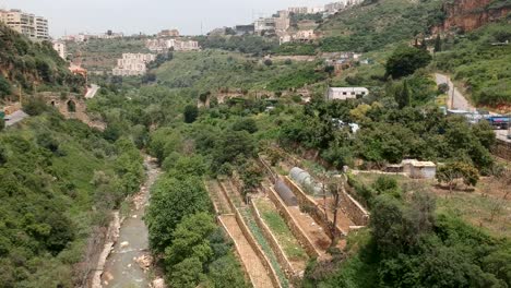 Luftdrohnenaufnahme-Des-Zbeideh-talgebiets,-Alte-Römische-Aquädukte,-Libanon