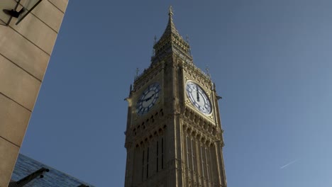 Big-Ben-is-the-nickname-for-the-Great-Bell-of-the-striking-clock-at-the-north-end-of-the-Palace-of-Westminster-in-London,-England