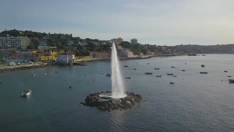 Aerial-drone-view-around-the-ocean-Fountain-with-Oeiras-in-background,-in-Paço-de-Arcos,-sunny-day,-in-Oeiras,-Lisbon