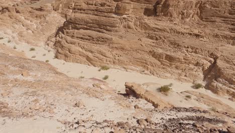 Blick-Auf-Eine-Schöne-Große-Steinschlucht-In-Der-Wüste-In-ägypten,-Naturwunder