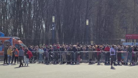 Huge-queues-of-refugees-from-Ukraine-in-front-of-the-national-stadium-PGE-Narodowy-in-Warsaw-,-Poland