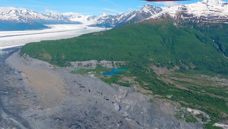 Flying-over-the-edge-of-Knik-Glacier-in-the-mountains-of-Alaska,-east-of-the-town-of-Palmer