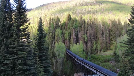 Entrada-De-La-Tubería-De-Cascade-Creek-Colorado