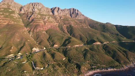 Hermoso-Atardecer-De-Chapmans-Peak-Drive-Durante-El-Verano-En-Ciudad-Del-Cabo,-Aéreo