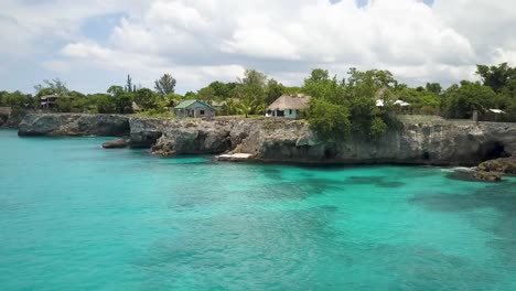 Schönes-Blaues-Wasser-In-Westmoreland-Jamaika