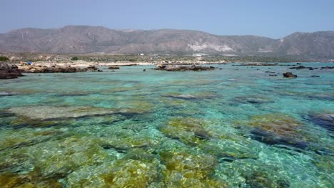 Luftdrohnen-Panoramablick-Video-Des-Berühmten-Exotischen-Paradies-sandigen,-Tiefen-Smaragdstrandes-Von-Elafonissi-Im-Südwesten-Der-Insel-Kreta,-Griechenland