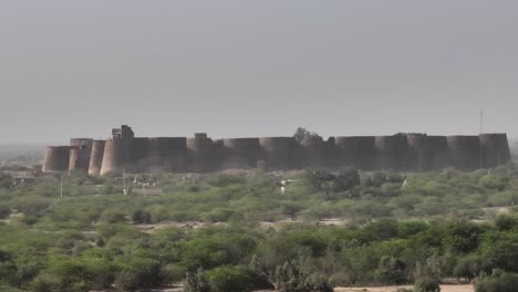 Derawar-Fort,-Eine-Große-Quadratische-Festung-In-Ahmadpur-East-Tehsil,-Punjab,-Pakistan