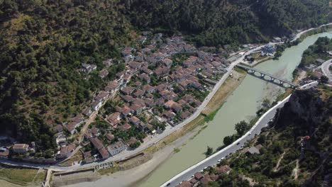 Drone-shot-of-the-Albanian-UNESCO-world-heritage-city-Berat---drone-is-ascending-from-while-revealing-a-castle