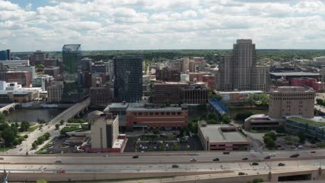 Grand-Rapids,-Michigan-skyline-with-freeway-drone-video-wide-shot-moving-down