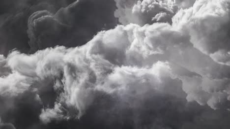 Dunkle-Cumulonimbus-Wolken,-Die-Sich-Am-Dunklen-Himmel-Bewegen,-Sicht