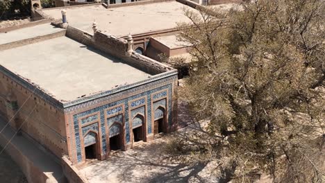 Vista-Aérea-De-La-Tumba-Y-La-Mezquita-De-Jalaluddin-Bukhari-En-Uch-Sharif-En-Pakistán