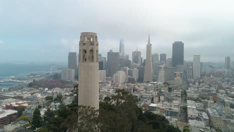 Vista-Aérea-San-Francisco-California-Usa-Coit-Tower-Telegraph-Hill-En-Un-Día-Nublado