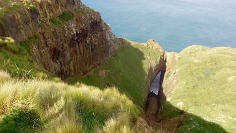 View-from-Lover's-Leap-Cliffs-on-Otago-peninsula-near-Dunedin,-New-Zealand