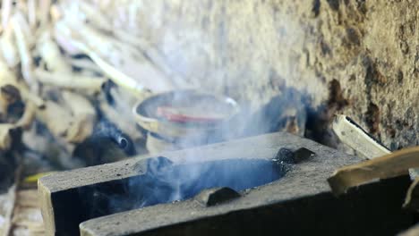 Un-Fuego-De-Cocina-Abierto,-Típico-De-La-Cocina-Rural-De-Asia