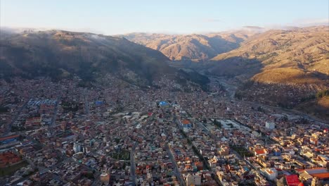 Sonnenaufgang-In-Der-Stadt-Huaraz