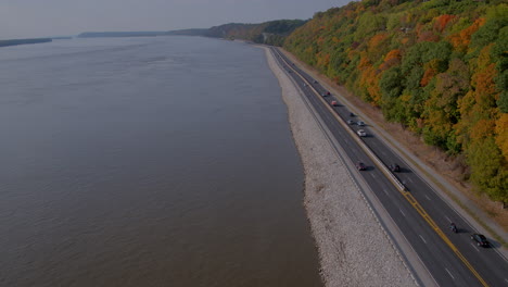 Drone-pushes-forward-alongside-the-Great-River-Road-and-bluffs-in-the-fall