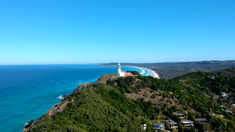 Luftaufnahme-Des-Leuchtturms-Am-Meer-In-Byron-Bay,-Australien
